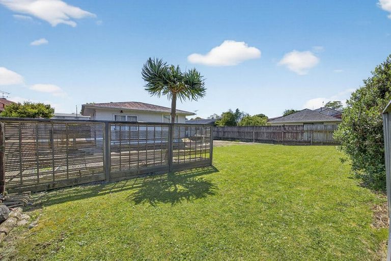 Photo of property in 2/47 Larne Avenue, Pakuranga Heights, Auckland, 2010