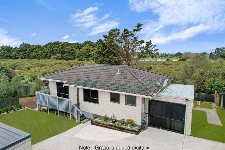 Photo of property in 2/33 Seaward Place, Wattle Downs, Auckland, 2103