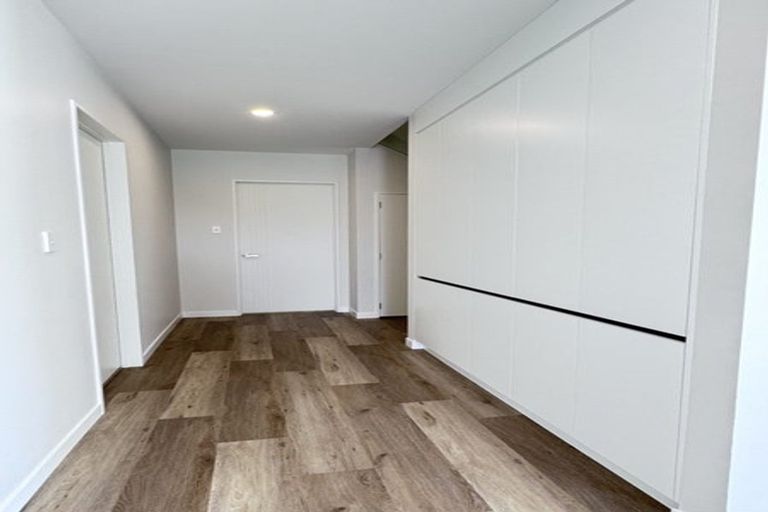 Photo of property in 130 Skulander Crescent, Orewa, 0931