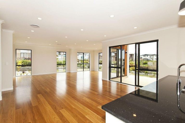 Photo of property in 6 Greenlink Rise, Long Bay, Auckland, 0630