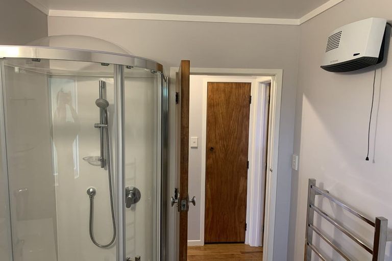 Photo of property in 2/30 Sunnynook Road, Sunnynook, Auckland, 0620