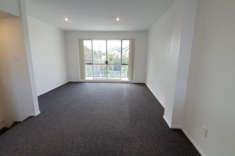 Photo of property in 2/268a Onewa Road, Birkenhead, Auckland, 0626