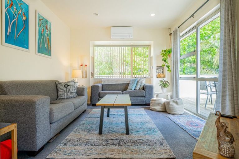 Photo of property in 13 Emlyn Place, Torbay, Auckland, 0630