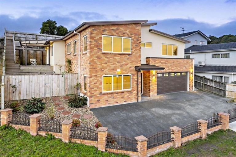 Photo of property in 33 Lucca Crescent, Flat Bush, Auckland, 2019