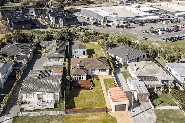 Photo of property in 78 Oxford Street, Tawa, Wellington, 5028