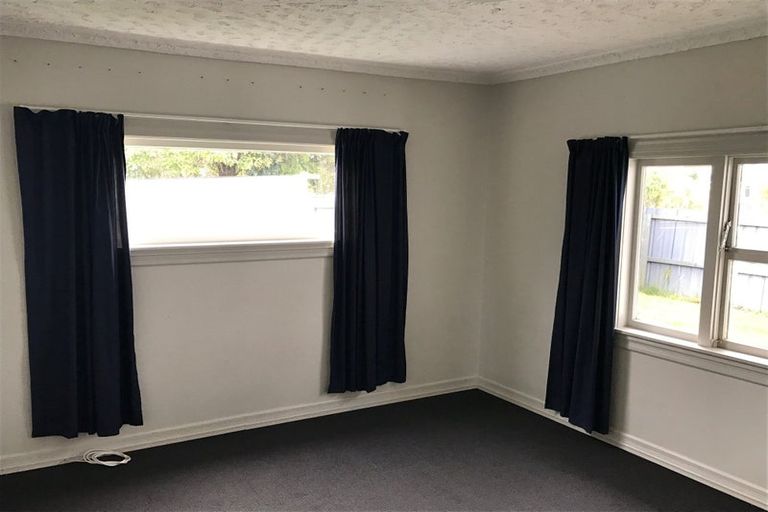 Photo of property in 53 Target Road, Totara Vale, Auckland, 0629