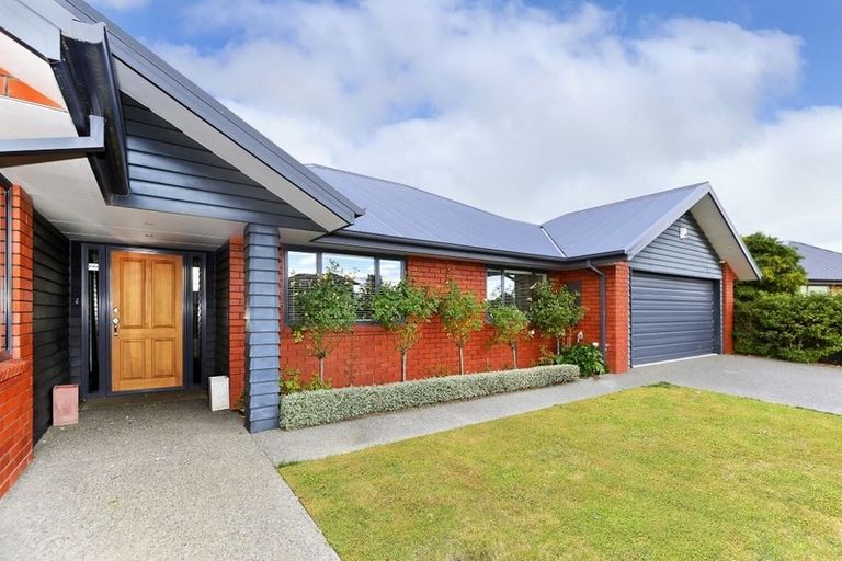 Photo of property in 3 Woodhaven Place, Parklands, Christchurch, 8083