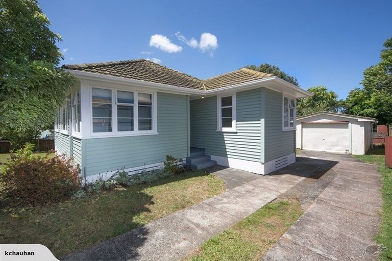 Photo of property in 27 Vanguard Road, Kelston, Auckland, 0602