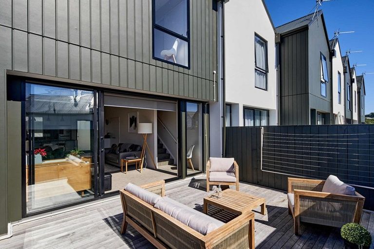 Photo of property in 15/6 Oswald Crescent, Paparangi, Wellington, 6037