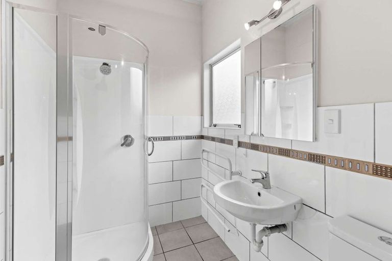 Photo of property in 3 Kirkcaldie Grove, Levin, 5510