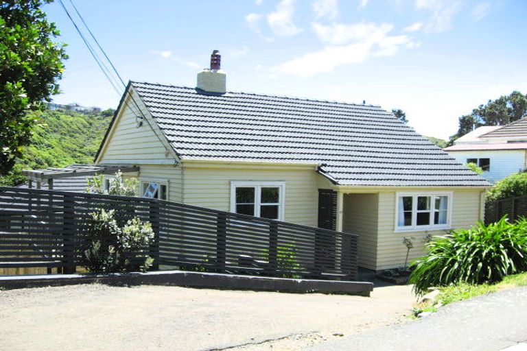 Photo of property in 37 Mandalay Terrace, Khandallah, Wellington, 6035