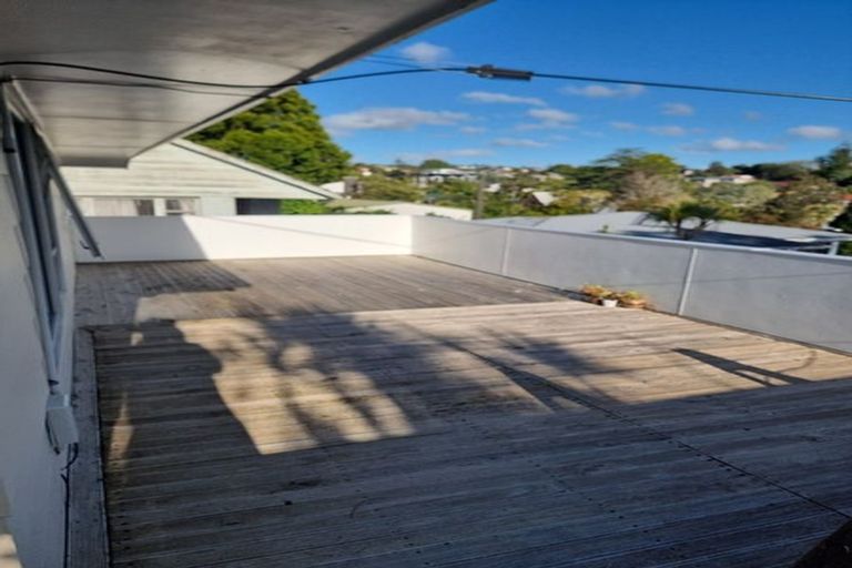 Photo of property in 1/19a Ribblesdale Road, Henderson, Auckland, 0612