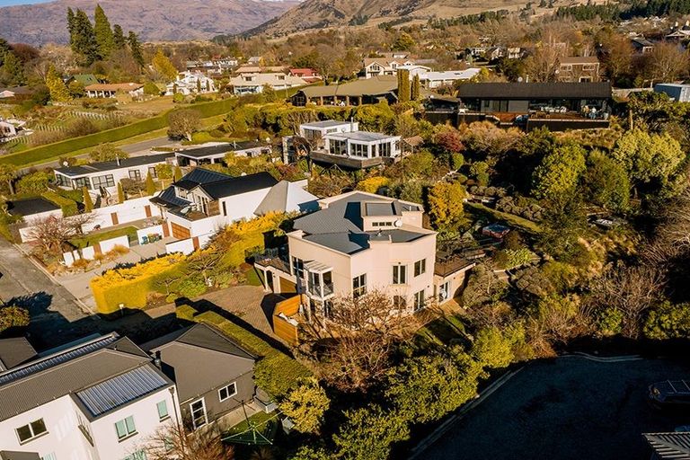 Photo of property in 15 Morrows Mead, Wanaka, 9305