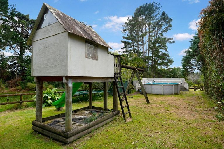 Photo of property in 112 Motu Road, Kumeu, 0891