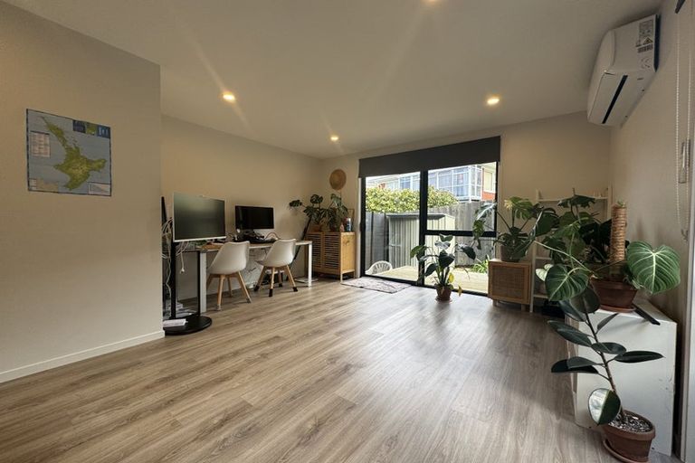 Photo of property in 7/37 Camelot Place, Glenfield, Auckland, 0629