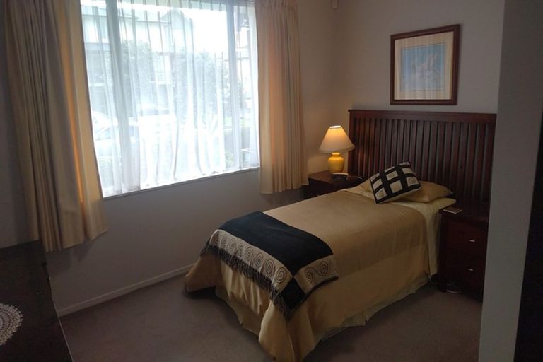 Photo of property in 2/27 Opito Way, East Tamaki, Auckland, 2013