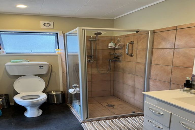 Photo of property in 54 Redlands Grove, Swanson, Auckland, 0612