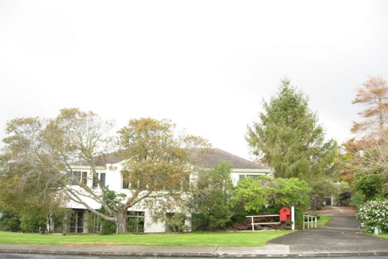 Photo of property in 5a Beach Road, Mellons Bay, Auckland, 2014