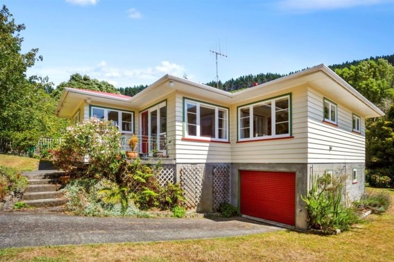 Photo of property in 52 Chester Road, Tawa, Wellington, 5028