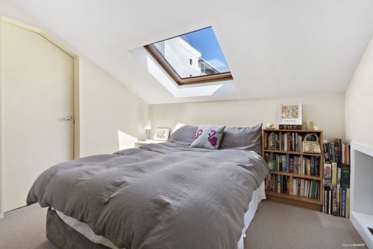 Photo of property in Courtenay Mews Apartments, 18/14 Alpha Street, Te Aro, Wellington, 6011