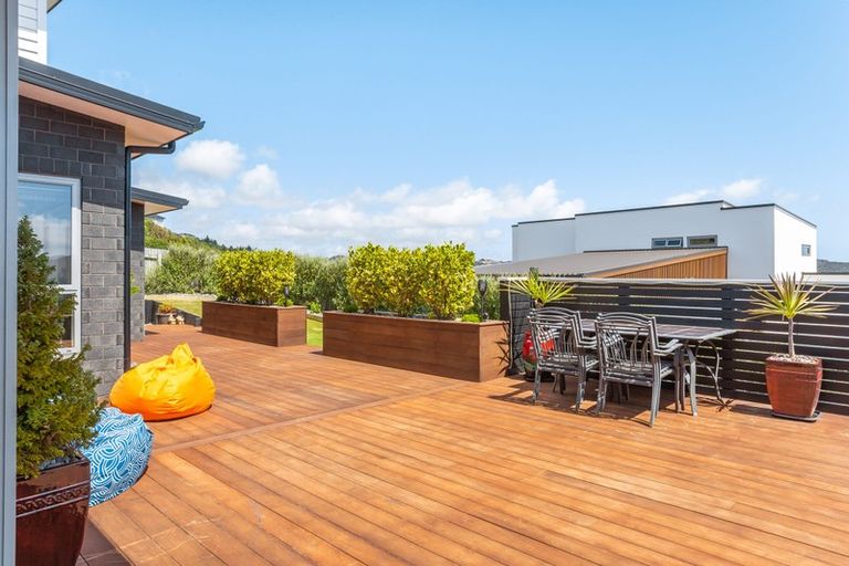 Photo of property in 127 Endeavour Drive, Whitby, Porirua, 5024