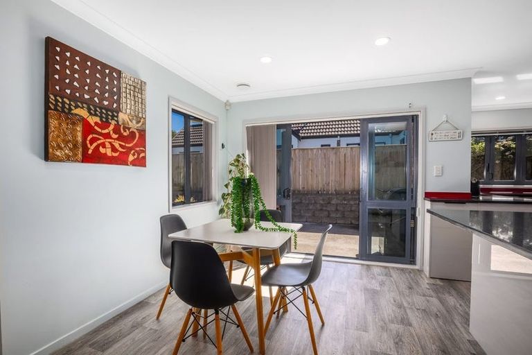 Photo of property in 5 Colin Guppy Crescent, Riverstone Terraces, Upper Hutt, 5018