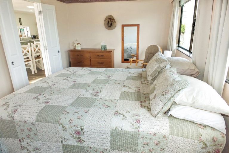 Photo of property in 22 Shortt Street, Foxton Beach, Foxton, 4815