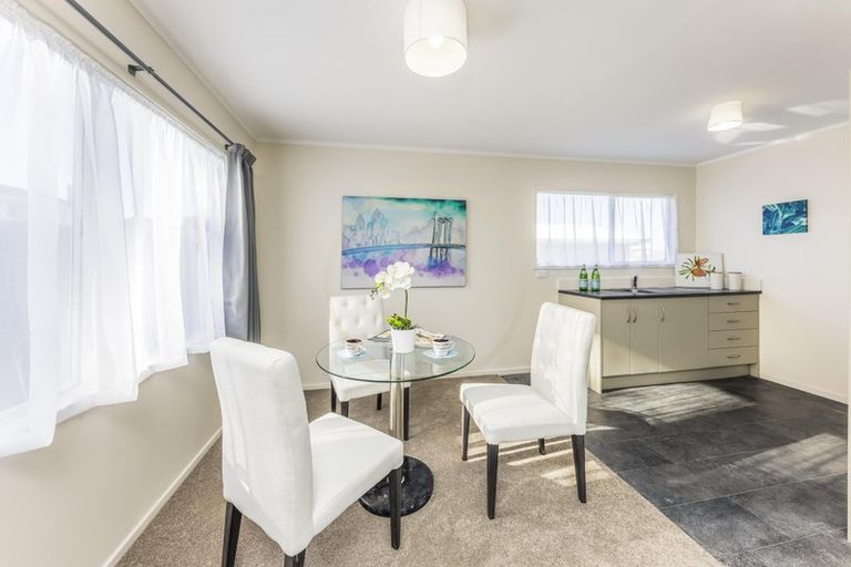 Photo of property in 1/136 Shifnal Drive, Randwick Park, Auckland, 2105