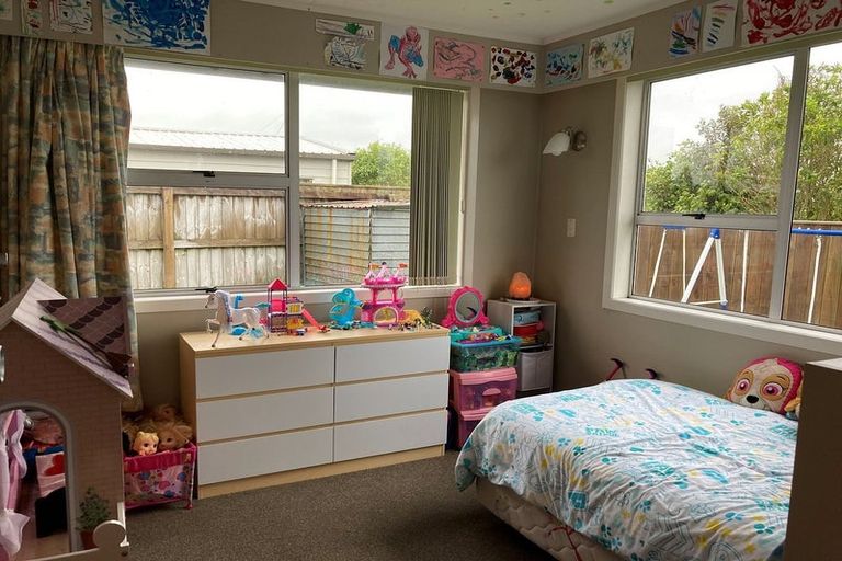 Photo of property in 8 Evelyn Place, Welbourn, New Plymouth, 4310