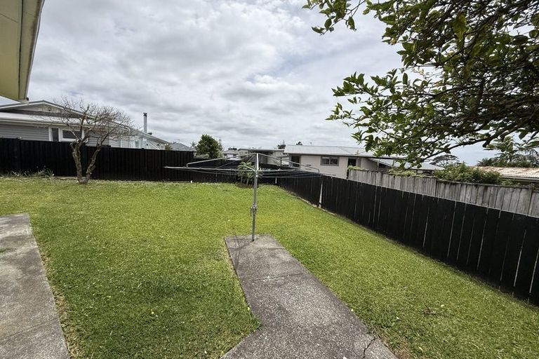 Photo of property in 9 Justin Place, Te Atatu Peninsula, Auckland, 0610