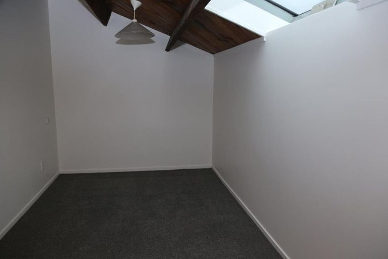 Photo of property in Metro Apartments, 13/220 Thorndon Quay, Pipitea, Wellington, 6011