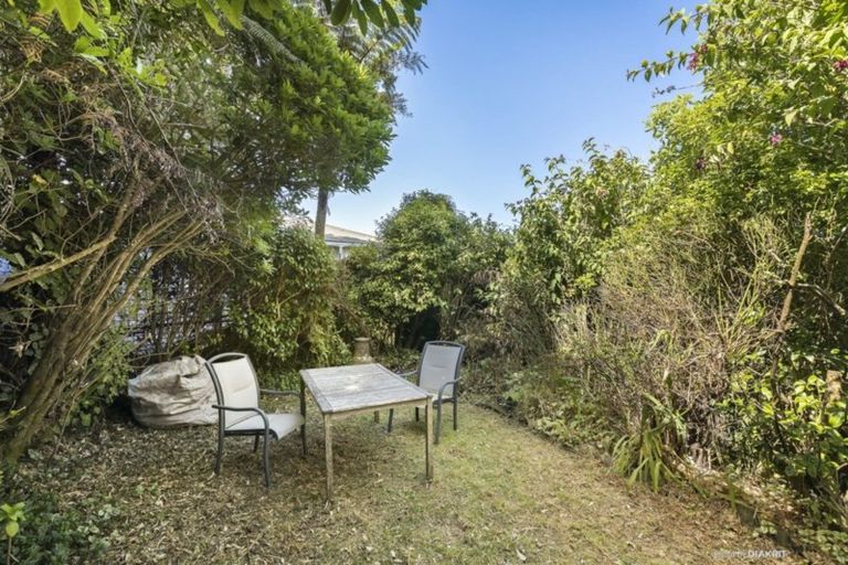 Photo of property in 110 Ruskin Road, Newlands, Wellington, 6037