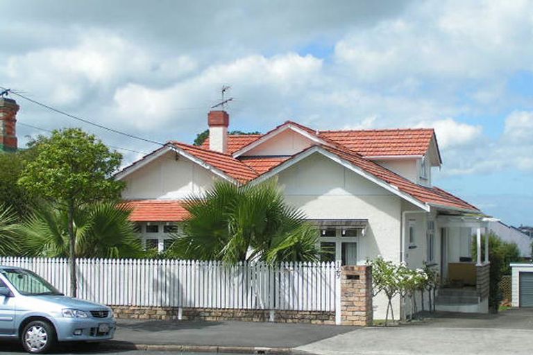 Photo of property in 129 Queen Street, Northcote Point, Auckland, 0627