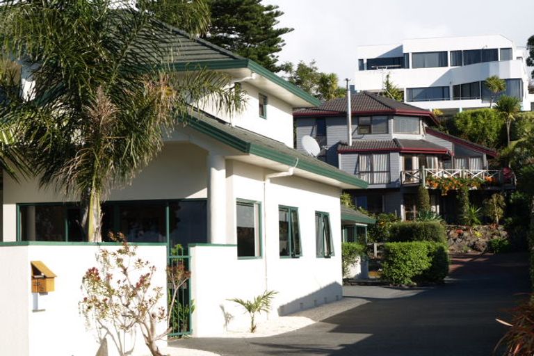 Photo of property in 25a Shelly Beach Parade, Cockle Bay, Auckland, 2014