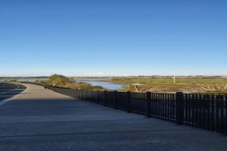 Photo of property in 152 Arran Point Parade, Orewa, 0931