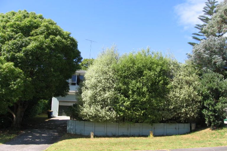 Photo of property in 13 Beeche Place, Birkdale, Auckland, 0626