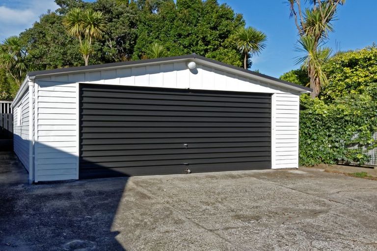 Photo of property in 66 Cliff View Drive, Green Bay, Auckland, 0604
