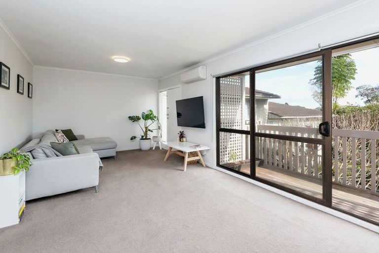 Photo of property in 2/35 Patons Road, Howick, Auckland, 2014