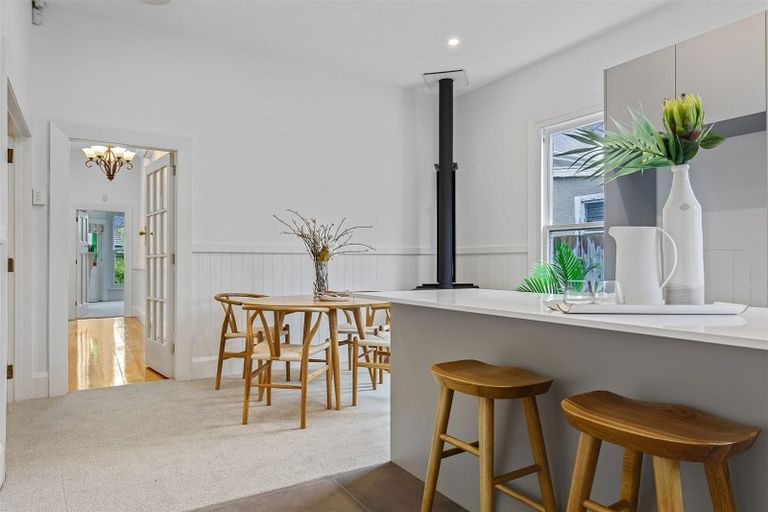 Photo of property in 200 Edgeware Road, Edgeware, Christchurch, 8013