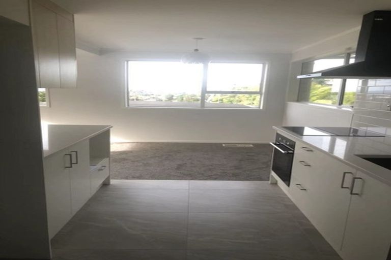 Photo of property in 2/7 Malters Place, Browns Bay, Auckland, 0630