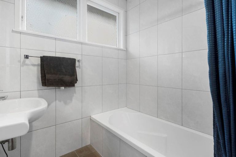 Photo of property in 17 Lysander Crescent, Beach Haven, Auckland, 0626