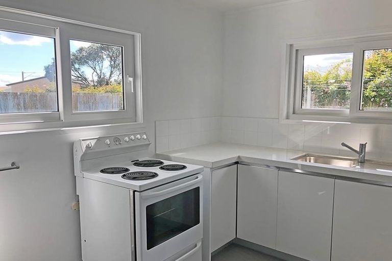 Photo of property in 1/18 Tironui Station Road East, Papakura, 2112