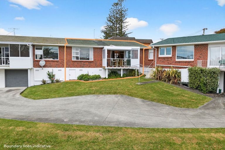 Photo of property in 2/35 Rangitoto Terrace, Milford, Auckland, 0620