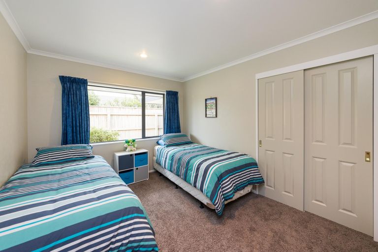 Photo of property in 147 Pacific Drive, Fitzherbert, Palmerston North, 4410