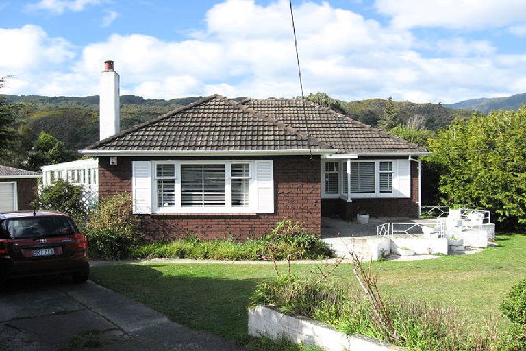 Photo of property in 7 Bledisloe Crescent, Wainuiomata, Lower Hutt, 5014