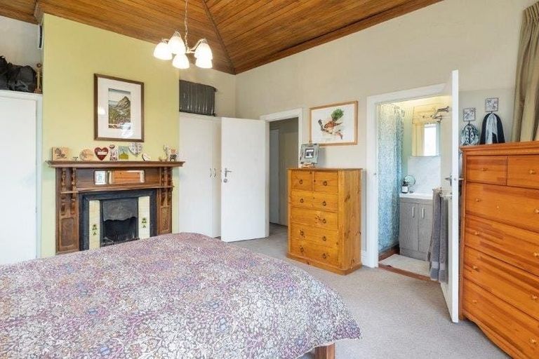 Photo of property in 11 Glenross Street, Glenross, Dunedin, 9011