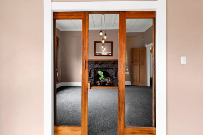 Photo of property in 10 Cameron Street, Hawera, 4610