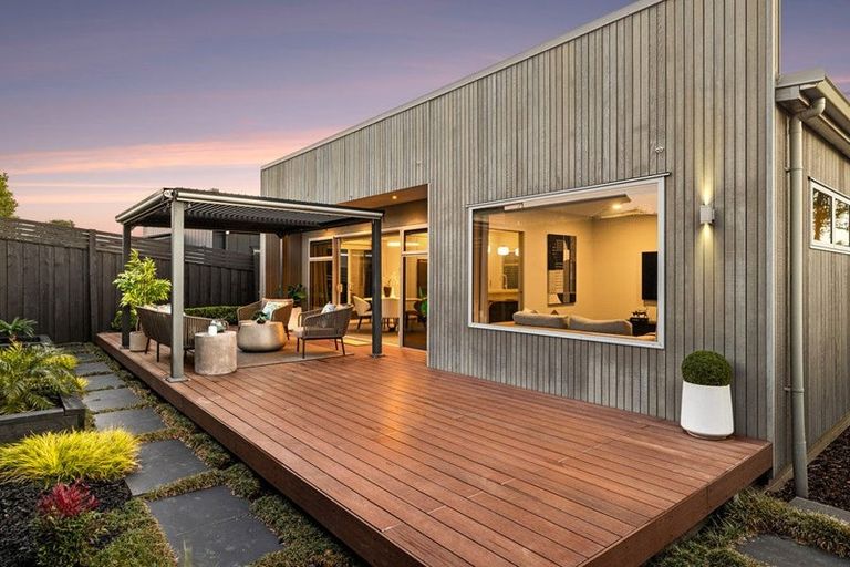 Photo of property in 12 Stockyard Crescent, Pukekohe, 2120