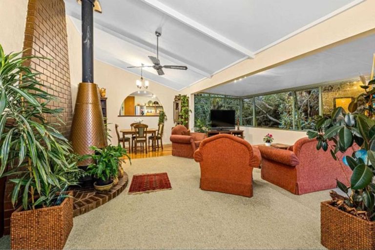 Photo of property in 424 Don Buck Road, Massey, Auckland, 0614