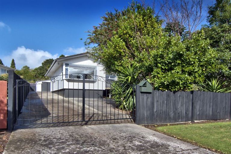 Photo of property in 66 Cliff View Drive, Green Bay, Auckland, 0604